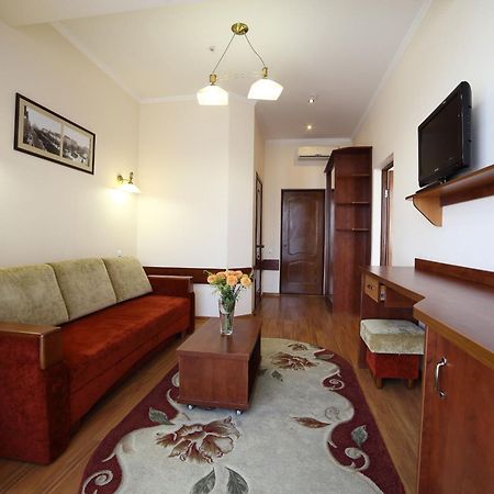 Соняхи Hotel Zimna Voda ภายนอก รูปภาพ