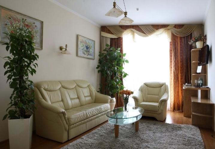 Соняхи Hotel Zimna Voda ภายนอก รูปภาพ