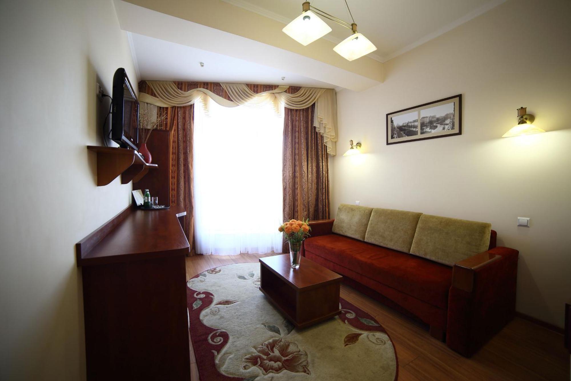 Соняхи Hotel Zimna Voda ภายนอก รูปภาพ